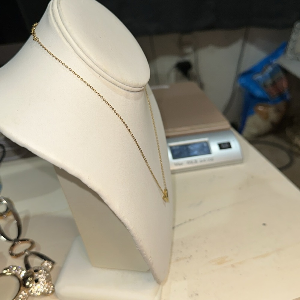 in fashion lv necklace 18” long - Picture 11 of 14